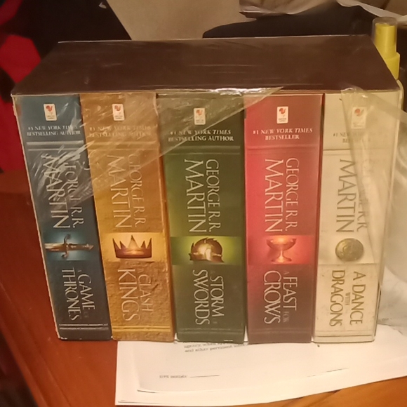 Five book collection of George RR Martin game of thrones books - Picture 4 of 4